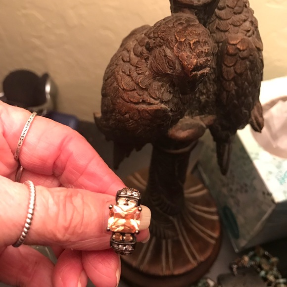 Pretty Ring 🌻🌻🌻🌻🌻🌻🌻 - Picture 3 of 3